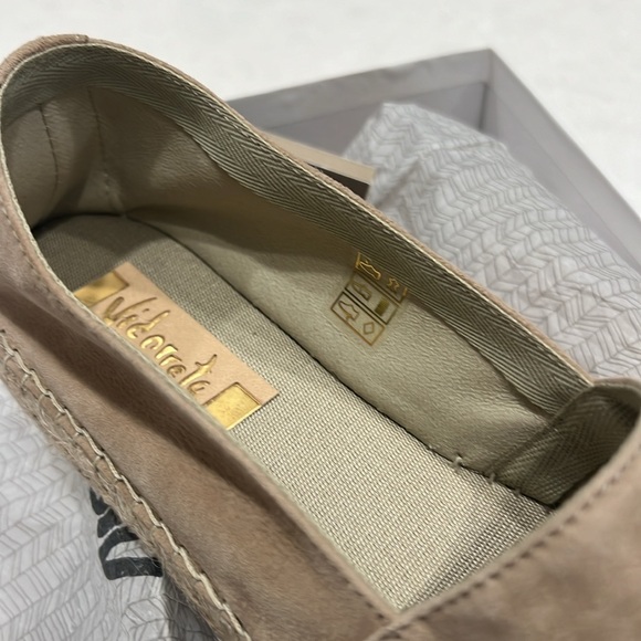 Espadrille hand stitched in Spain. - Picture 6 of 9